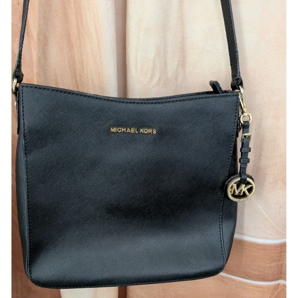 Michael Kors Jet Set Travel Messenger Bag